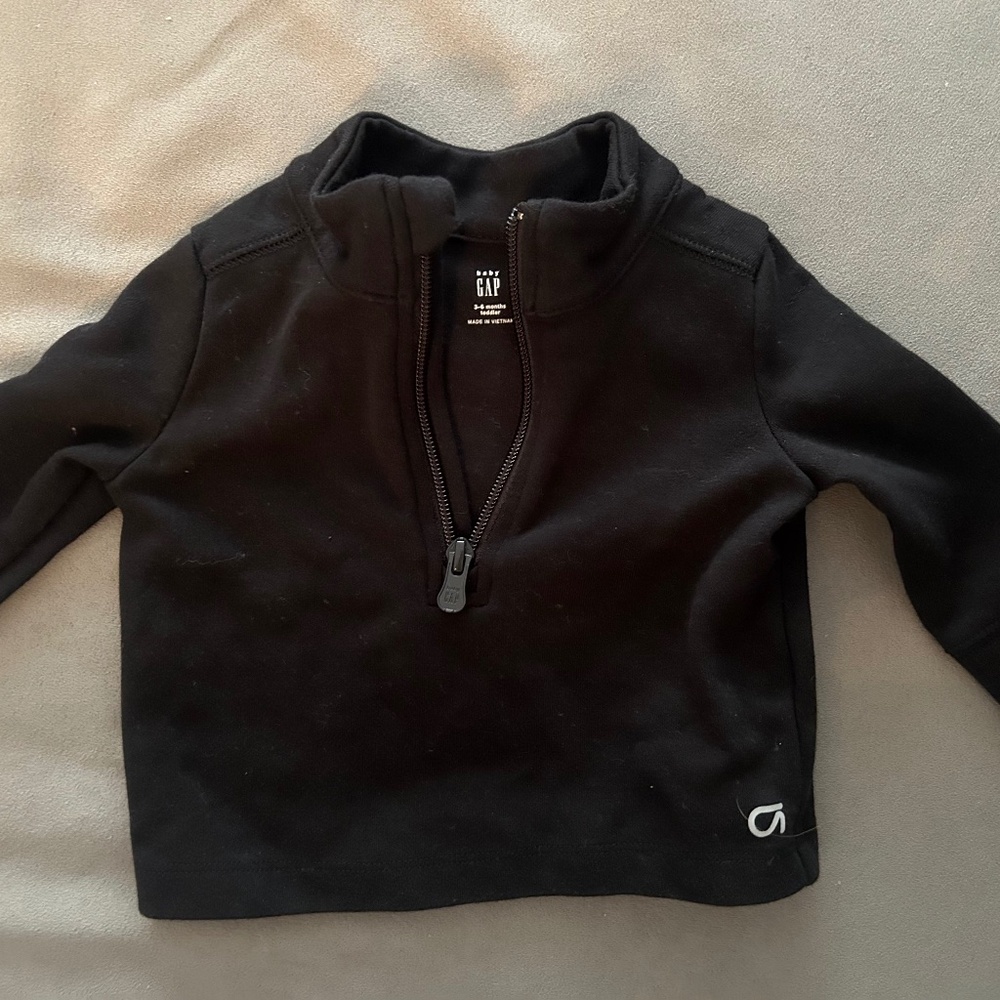 New Black Baby Gap sweater size 3-6 months NEW good for winter